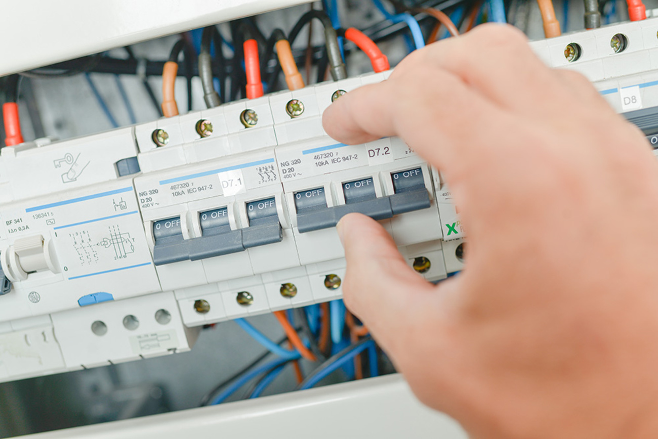 Schalt­schrank­bau bei DW Elektrotechnik in Weiterstadt
